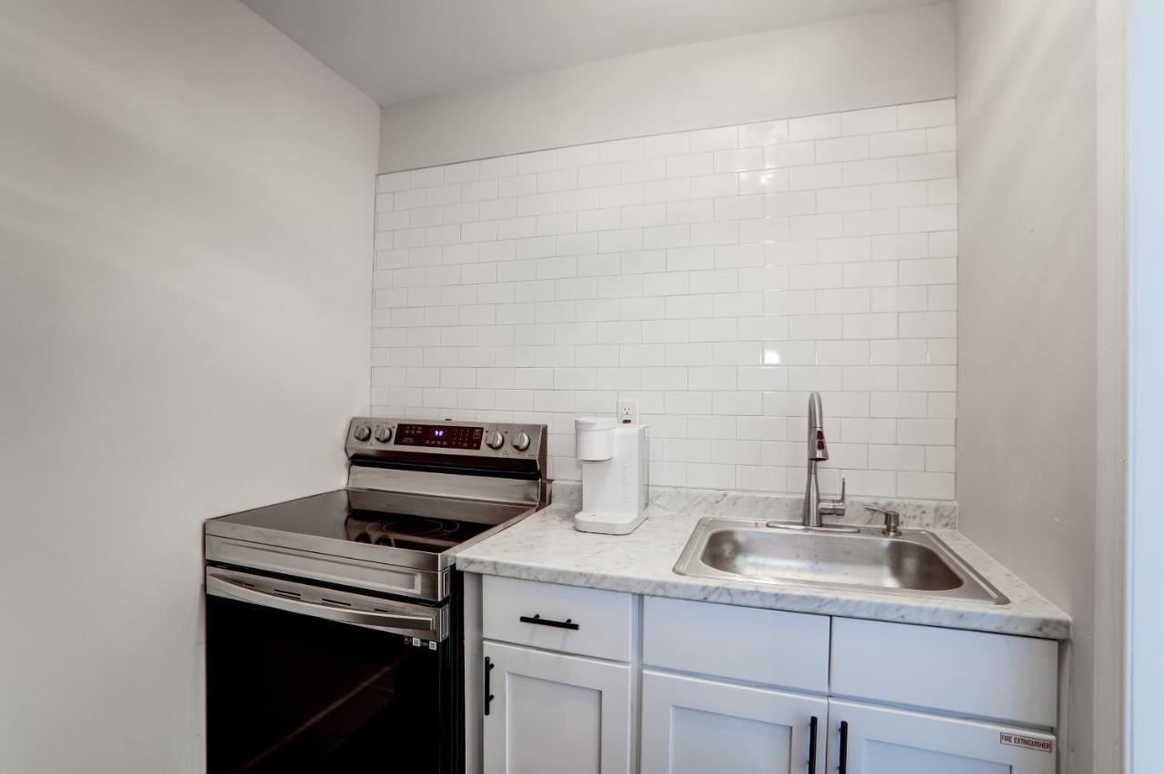 Brooklyn Club Motel 3*